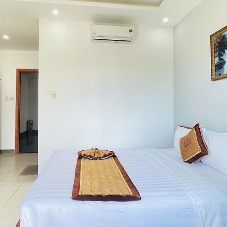 Y Linh Hotel Куїнон Екстер'єр фото