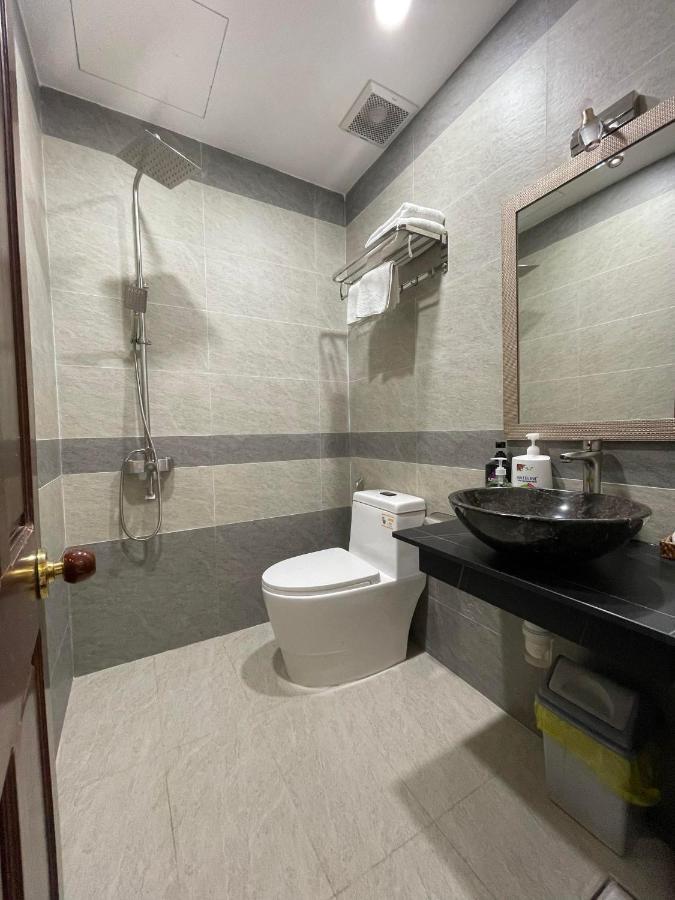Y Linh Hotel Куїнон Екстер'єр фото