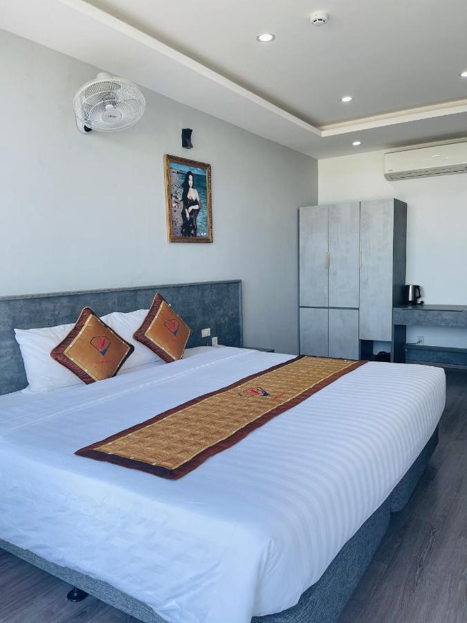 Y Linh Hotel Куїнон Екстер'єр фото