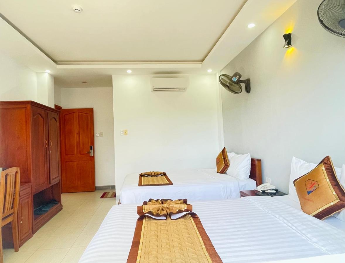 Y Linh Hotel Куїнон Екстер'єр фото