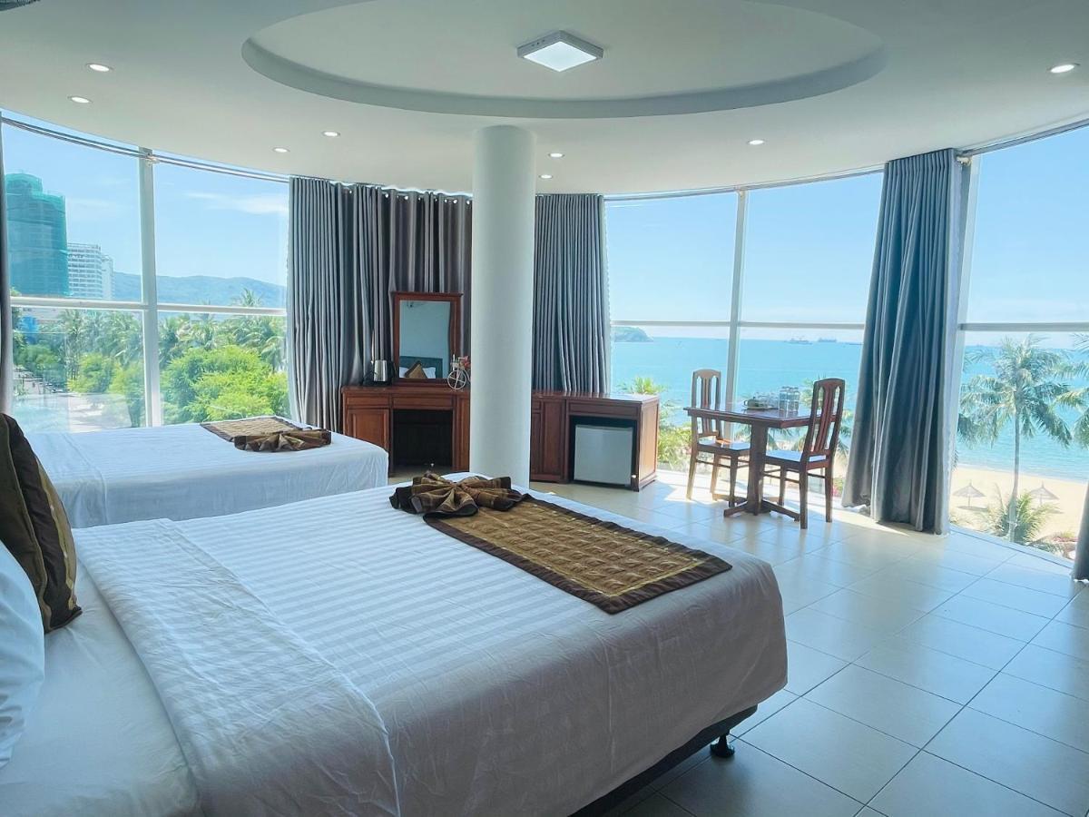 Y Linh Hotel Куїнон Екстер'єр фото