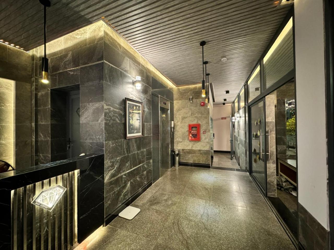 Y Linh Hotel Куїнон Екстер'єр фото