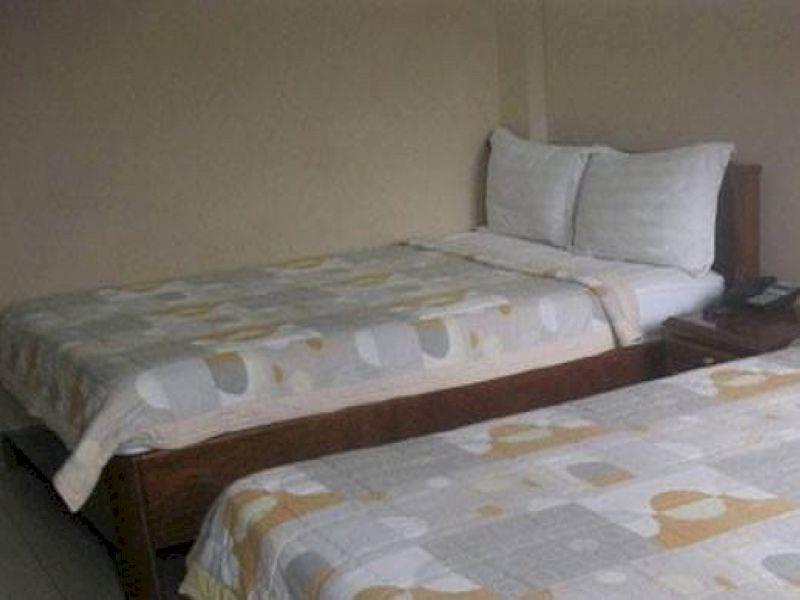 Y Linh Hotel Куїнон Екстер'єр фото