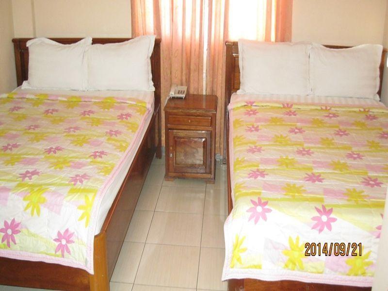 Y Linh Hotel Куїнон Екстер'єр фото