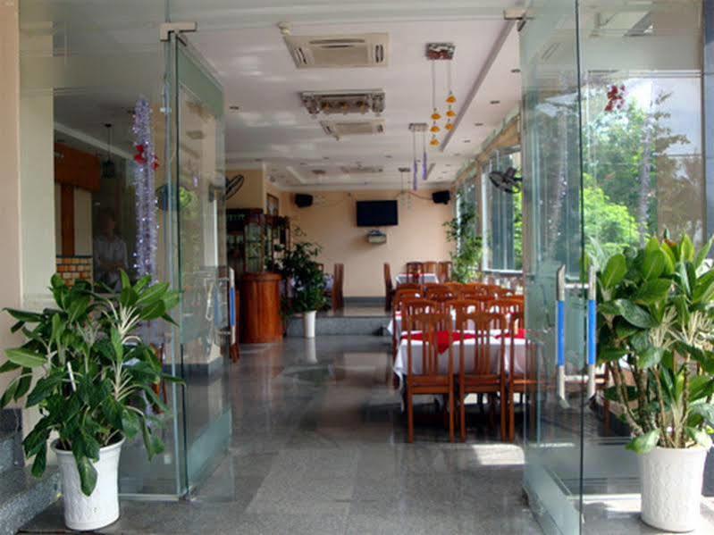 Y Linh Hotel Куїнон Екстер'єр фото