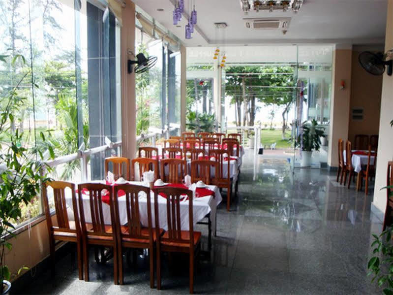 Y Linh Hotel Куїнон Екстер'єр фото
